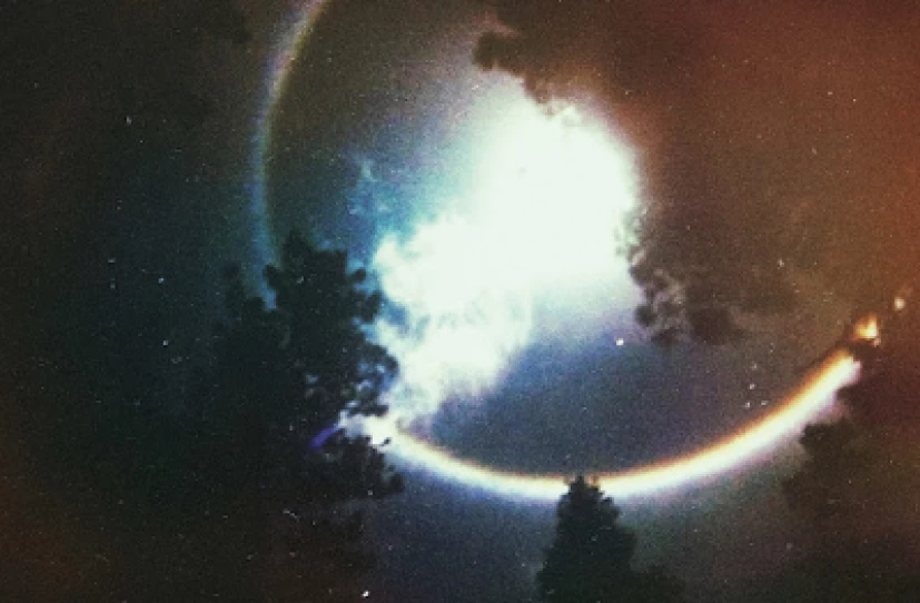 Η μυστηριώδης εμφάνιση ουράνιου τόξου τα μεσάνυχτα